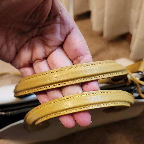 Burberry Banner Leather Tote Bag in Ivory with Tan leather details - Picture 9 of 16